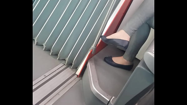 Pieds parfaits dans_des ballerines très sexy