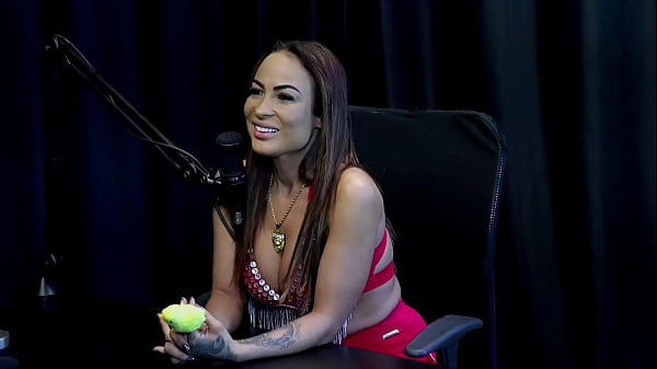 Est&aacute; muito tempo na ind&uacute;stria porn&ocirc;, fez uma cena especial, seu casamento foi uma cagada, e se te der tes&atilde;o... - Belinha Baracho (WATCH ON: SHEER/RED) 