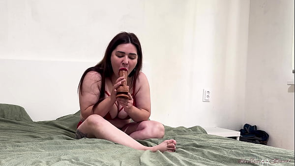 Big boobs girl play with big dildo 