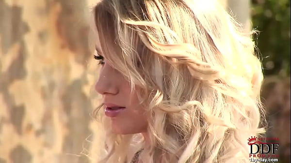 See danielle's lusty backstage set