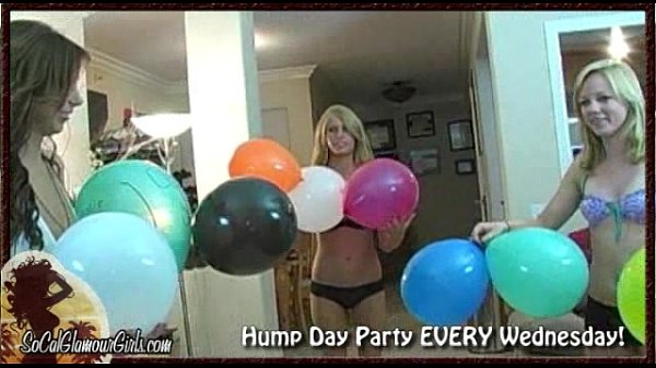 Sexy WebcamGirls Play Balloons