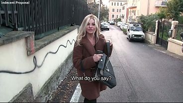 Esclusivo - Accetta 1000&euro; e si fa sfondare il culo l'italiana calda - English subtitles 