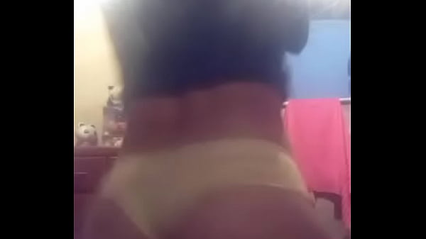 Me manda video moviendo su culo