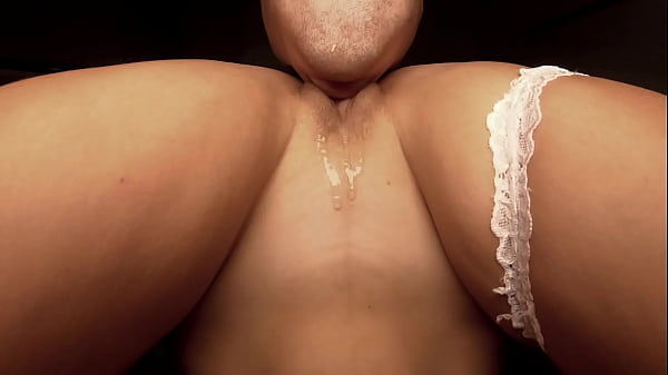 Play MP4 - Maid gets very wet cunnilingus