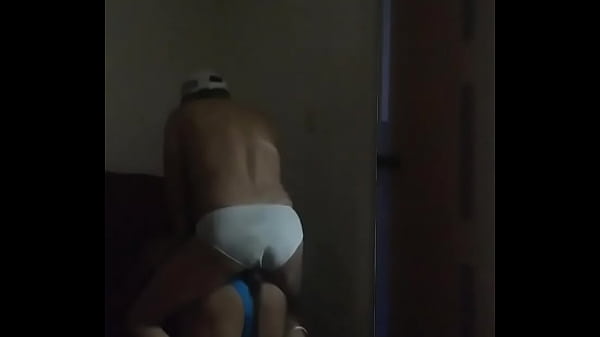 Macho me monta con calzon puesto 