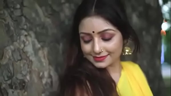 Very sexy girlshow her sexy body