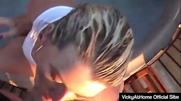 Play MP4 - Vicky Vette Riding Her Lover's Big Cock At The Pool Before A Show&excl;