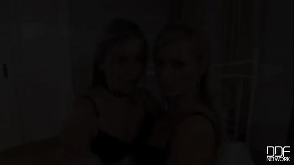 Nonton Blondes Gone Wild! thumbnail