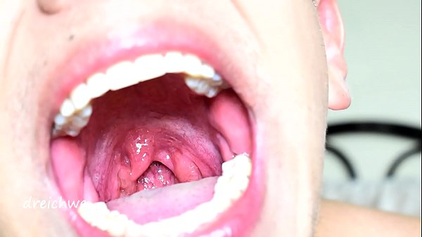 opening the mouth very big 