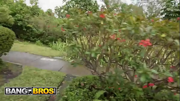 Play MP4 - BANGBROS - Stunning Babe Essie Gotback's Tight Pussy Is Gripping On A Big Dick In The Bang Bus