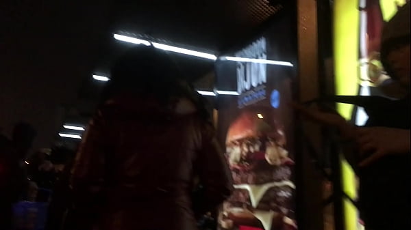 Jaqueta vermelha da novinha