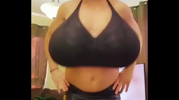 ShannelTrav - Big Boobs Bouncing 