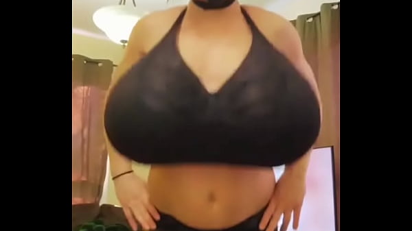 ShannelTrav – Big Boobs Bouncing