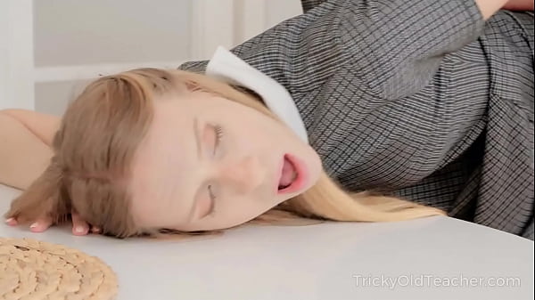 Tricky Old Teacher - Sexy cutie gives tutor ablowjob to_pass a test
