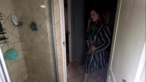 Nonton Milf Taking A Hot Soapy Shower thumbnail