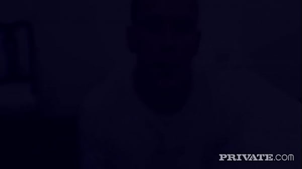 Nonton Lorna Lace Puts On Her Hottest Boots And Knocks Them With A Stranger thumbnail