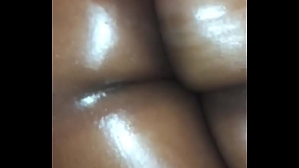 She never wears any panties 