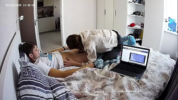 Play MP4 - Amateur Brunette Euro Chick Babe at Sucking & Handjob