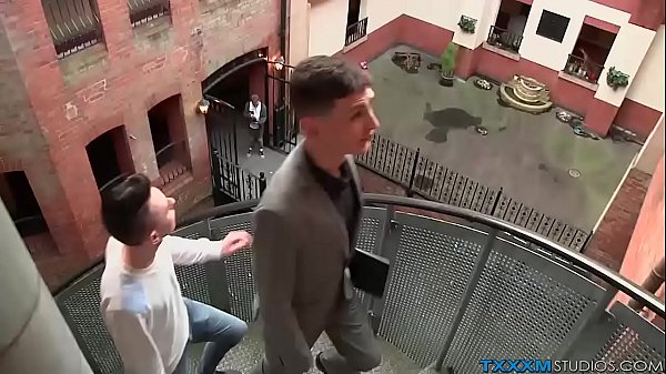 Business twink sucks off his skinny pal 