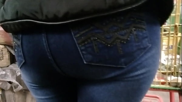 Culo sabroso en el super mercado