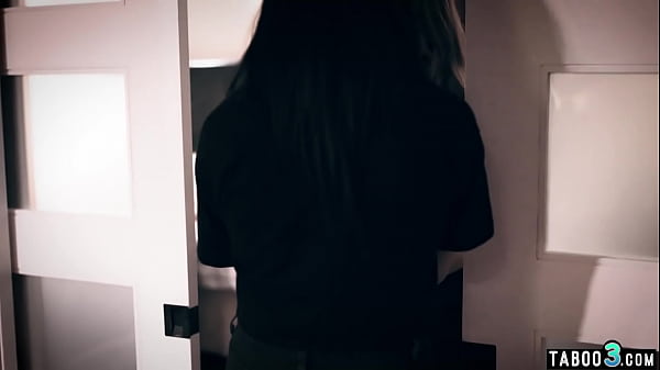 Teen lesbian Paige Owens fucks her GFs Whitney Wright trimmed pussy with a_big bluedildo