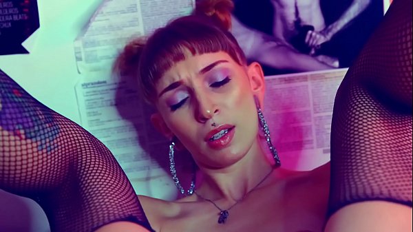 Play MP4 - Amo esga&ccedil;ar minha buceta at&eacute; ela ficar toda melada e gozada com pirulito dentro - Bia Romanxxx