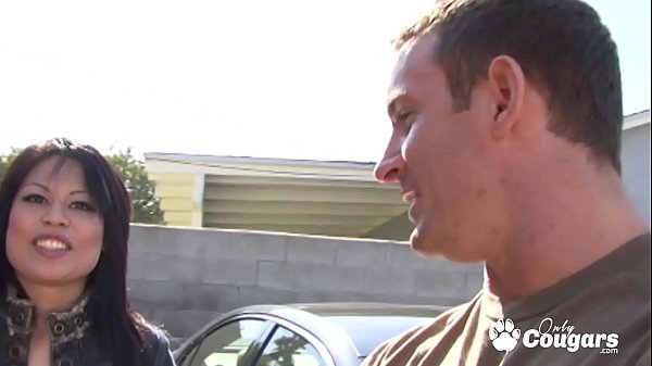 Play MP4 - Filipino Slut Sasha Hollander Sucks Off A Guy She Just Met