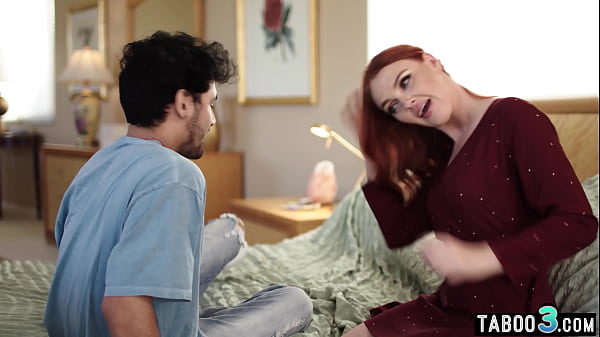 Play MP4 - Busty MILF stepmother Rayveness looking for the best seat in the house