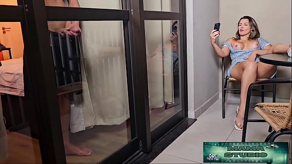 Mama Studio em: Madrasta pega os dois Primos Novinhos se Masturbando. E n&atilde;o deixa barato parte pra cima e faz um sexo gostoso com os dois - Gratis 