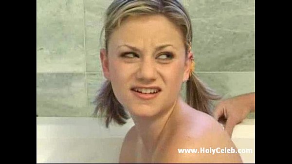 Play MP4 - Bathing with step daddy