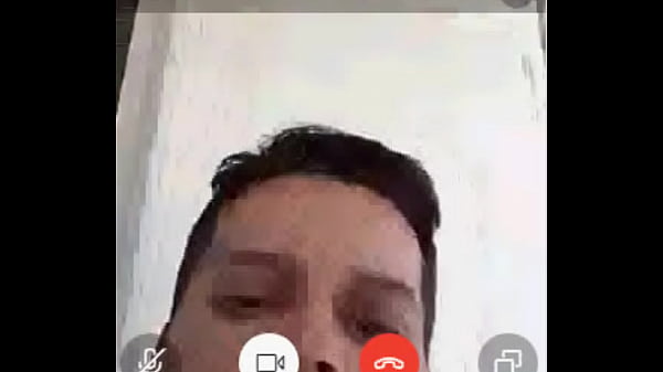 Eduardo Díaz se masturba_bien en_la cámara en elbaño