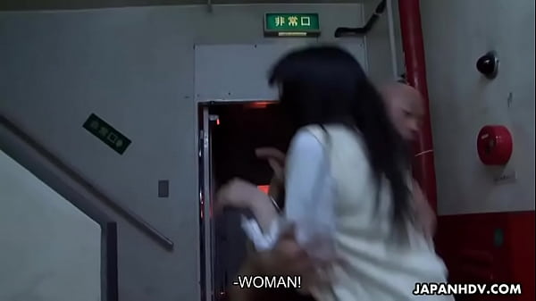 Play MP4 - Naive little intern sucking off a crazy mental patient