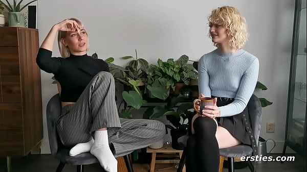 Play MP4 - Blonde spoils her beautiful girlfriend with a dildo