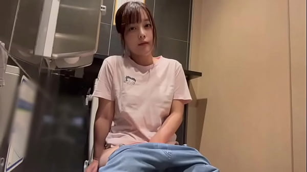 Play MP4 - ト&bigcirc;レで男性におちんちんで突かれてる想像しながらオナニーしてたら気持ちよすぎました&hellip;