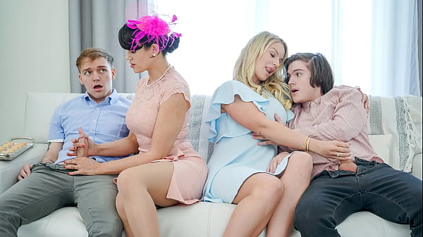 Beautiful_StepmomsRachaelCavalliand Penny Barber Getting Help from Their Stepsons to Boost Their Sales_Swapmilf