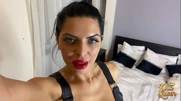 Nonton Kira Queen Strips And Pounds Her Slit With A Thick Toy! thumbnail