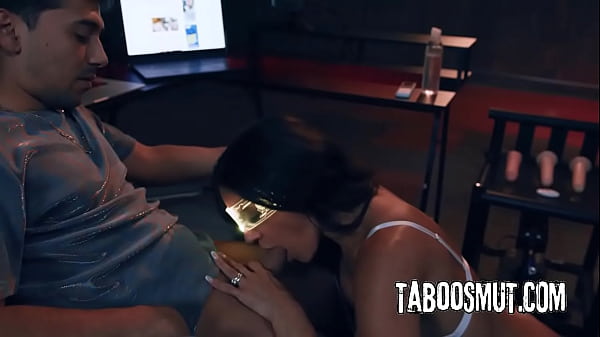 Hot MILF Stepmom Have Passionate Virtual Reality Sex With Stepson 