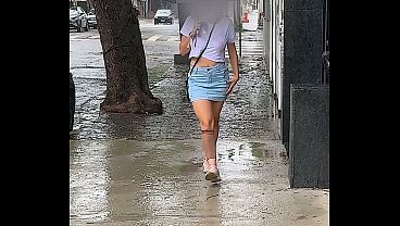 Nonton Flashing Tiny White Crop Top, All Wet At The Brazilian Carnival Block Party... They Go Fucking Crazy - Exibindo Blusinha Curtinha Branca E Molhada No Bloquinho De Carnaval... Eles Ficam Malucos. thumbnail