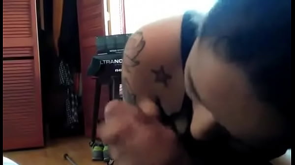 She knows_how to suck cucks