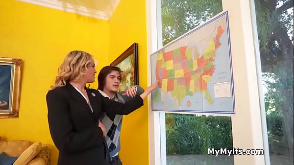 Nonton Sucking Dick For A Vote thumbnail