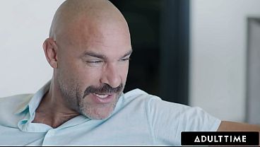 Petite babe wants to try anal