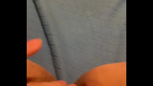 Play MP4 - pissing all over