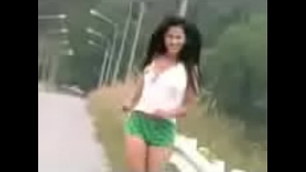 Nonton She S Try To Look Pretty Lol thumbnail