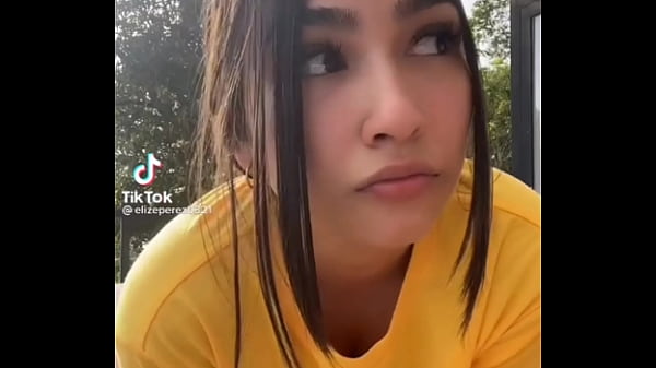 Bonita chica hace mamada por dinero 