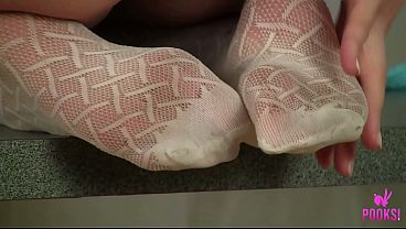 Amira Feels Her Wet Pussy Lips As She Fingers Bangs! thumbnail