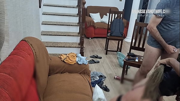 Play MP4 - Casada com dois pela primeira vez - Anal Cum Shot cuspindo porra na boca do corno