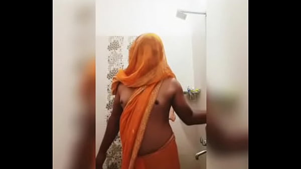 Play MP4 - Sonu navel show in bathroom