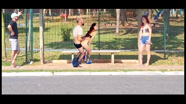 Sexo Em P&uacute;blico Em Ponto De &ocirc;nibus Esc&acirc;ndalo Total! thumbnail