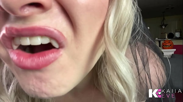 Nonton Vampire Queen Sniffs You Out, Drinks & Turns You Into Forever Slave thumbnail