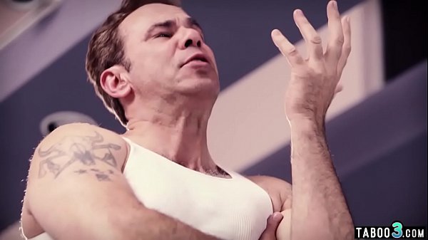 Play MP4 - MILF housewife surprised her hubby with a petite teen